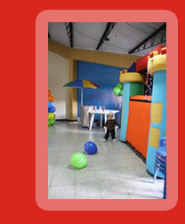 Titeres gigantes y teatrinos inflables para fiestas infantiles.